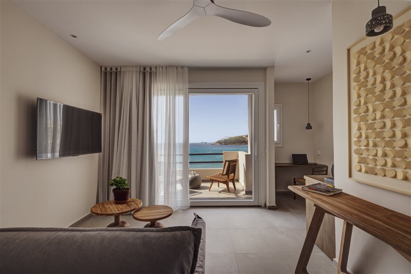 Master Suite with Sea View at Armia Experience Hotel, Vári, Sýros